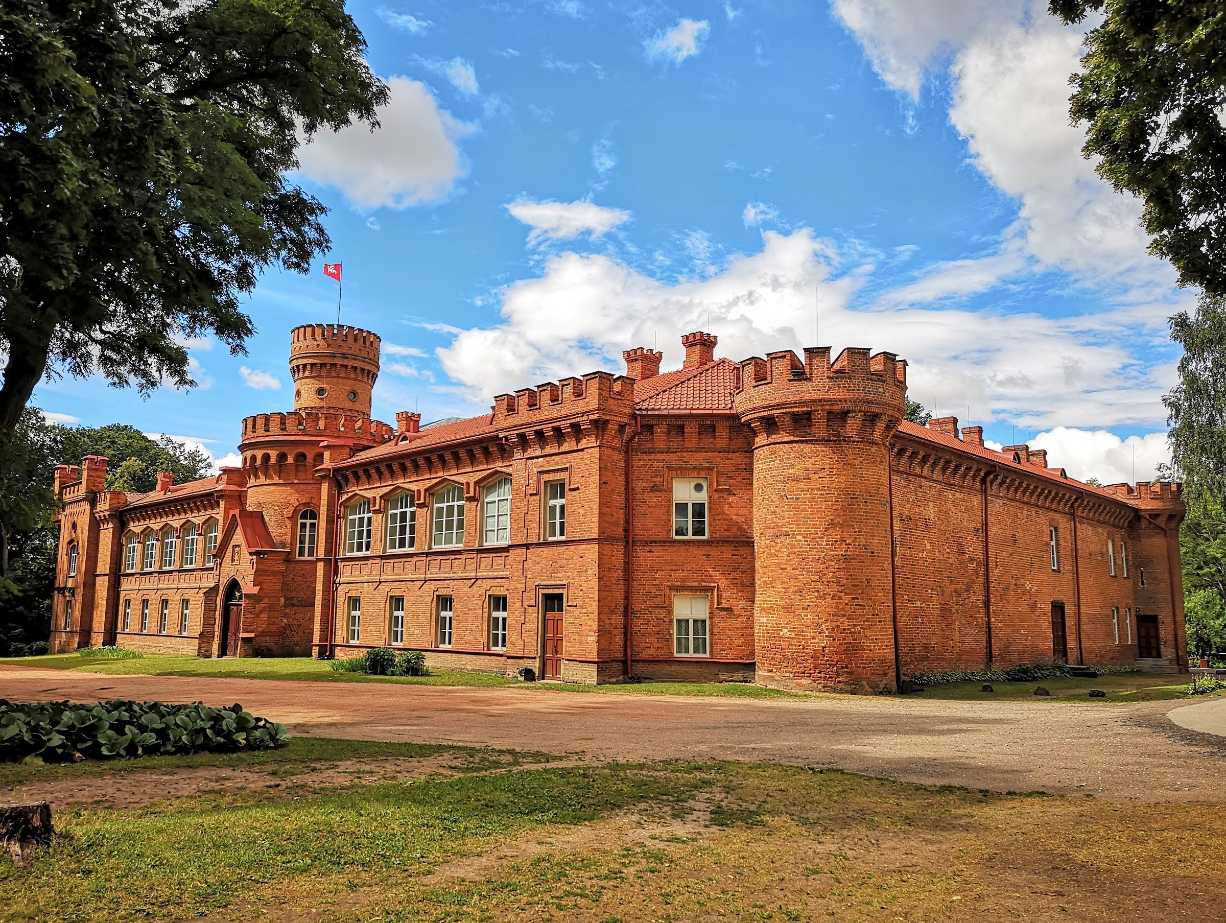 Raudonė Castle